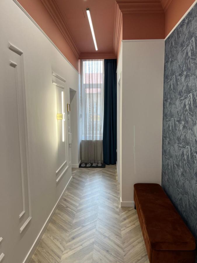 דברצן Central Gallery Apartment מראה חיצוני תמונה