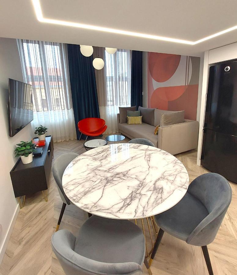 דברצן Central Gallery Apartment מראה חיצוני תמונה